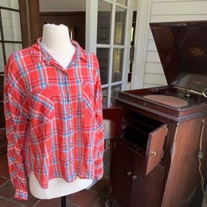 Women’s Plaid Button Up Shirt